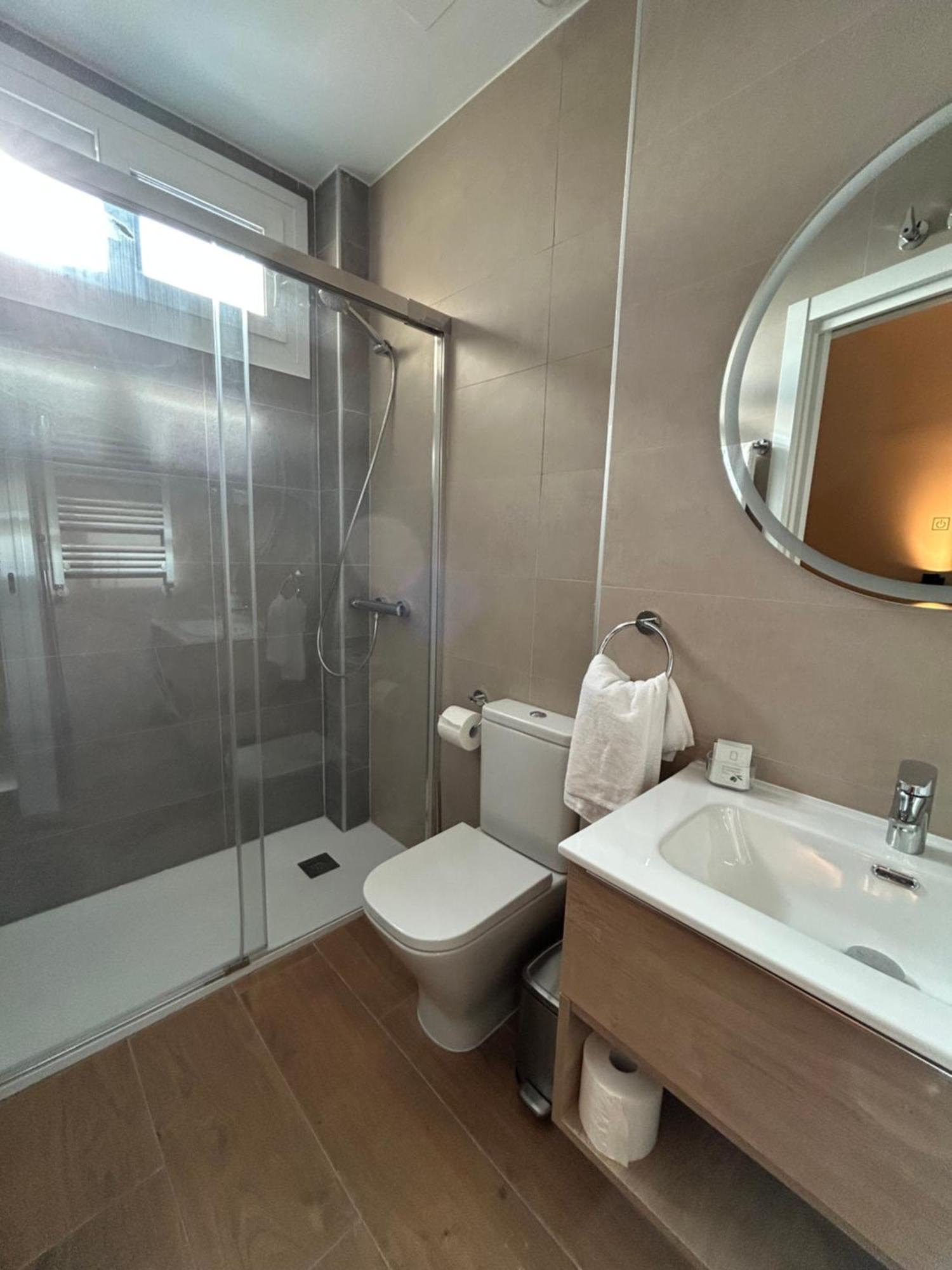 Apartamentos Turisticos Aeropuerto Barajas Madrid Dış mekan fotoğraf