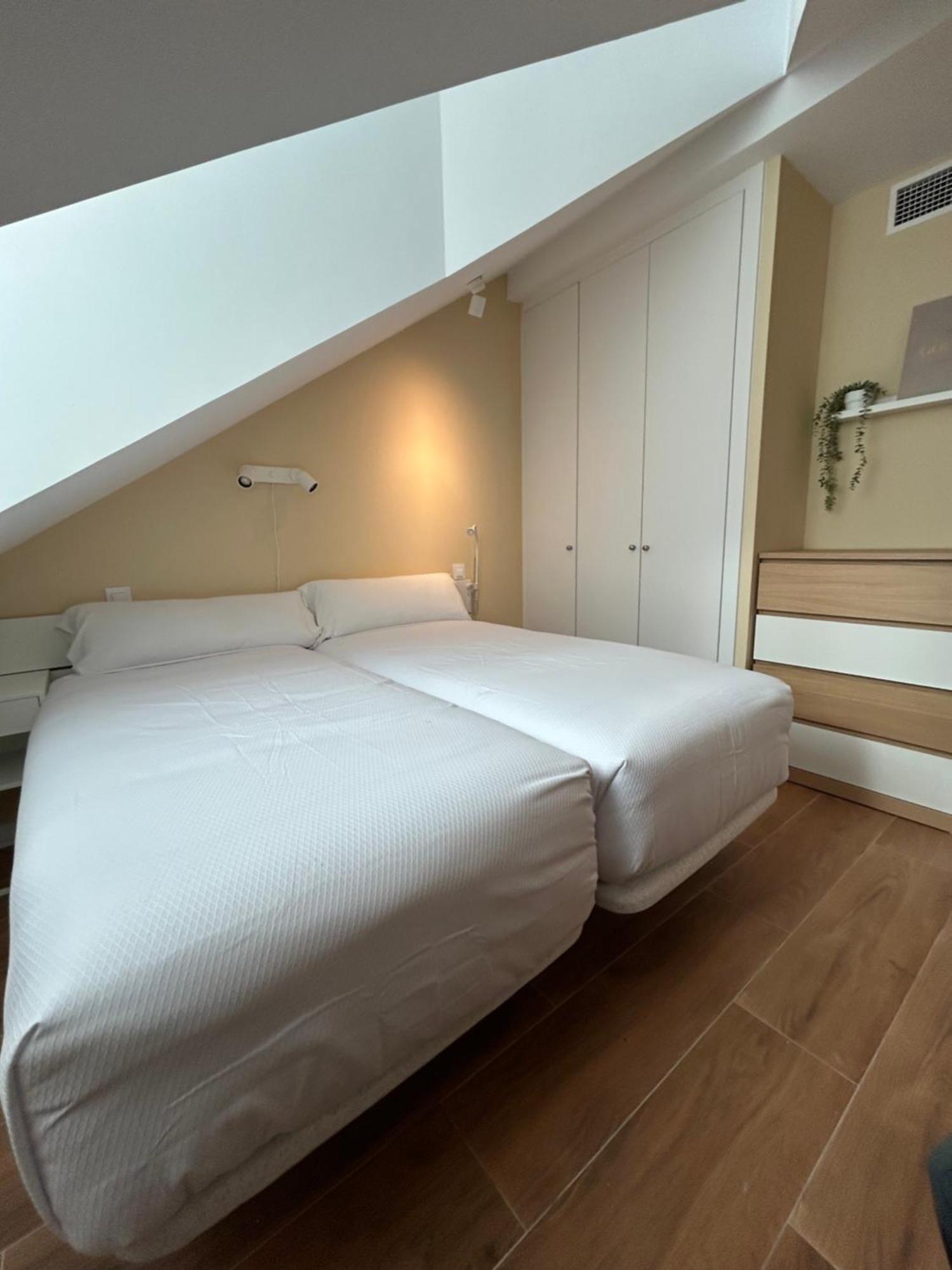 Apartamentos Turisticos Aeropuerto Barajas Madrid Dış mekan fotoğraf